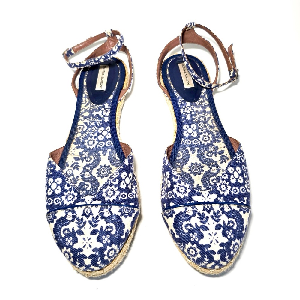Tabitha Simmons Blue and White Sebille Espadrilles flat sandals sz 40.5 / 9.5